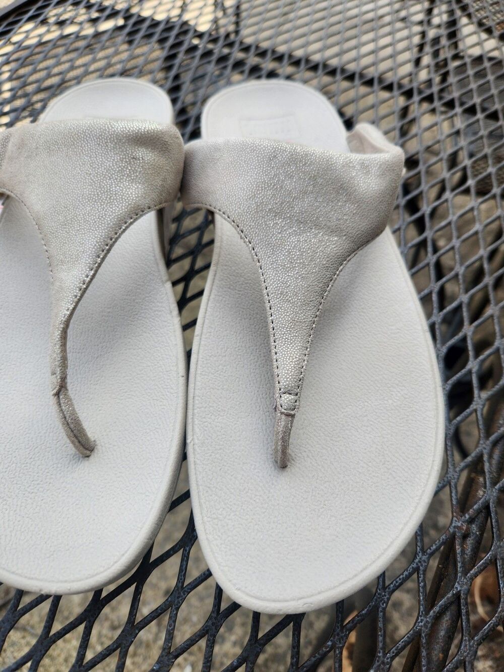 Fitflop Sandals Size 11 Pale Gold Shimmy Suede